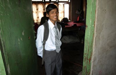 Il existe des enfants des rues à Kathmandou. La
