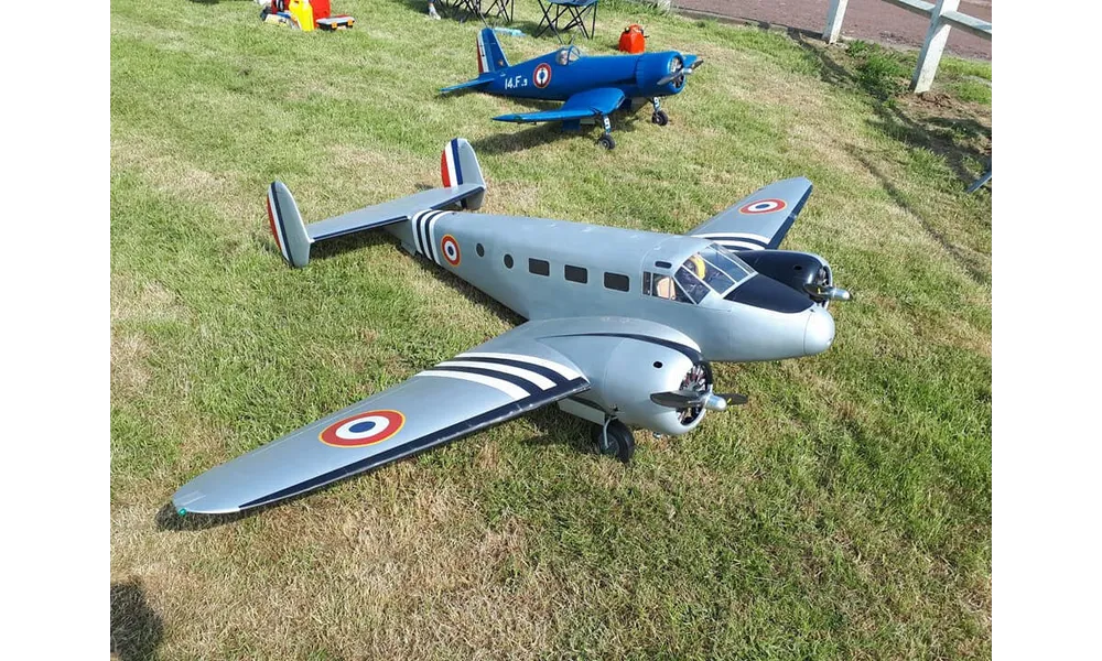 Vol du Beechcraft au Flying legend de Senlis