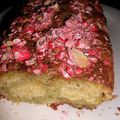 CAKE PISTACHE ET PRALINES ROSES