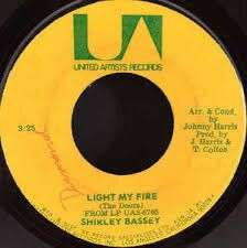 SHIRLEY BASSEY - "Light my fire" (1971)