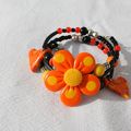 Des braceles fleurs oranges