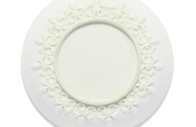 An early Meissen saucer, after 1713