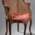 Fauteuil de bureau en bois mouluré. Estampillé L. Delanois. Époque Louis XV