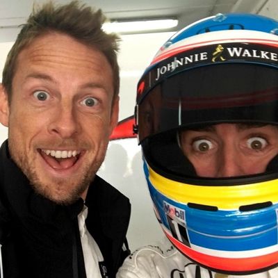 Ce moment où le guide de la F1 d'Auto Hebdo est en kiosque...