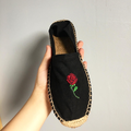 Roses sur espadrilles 