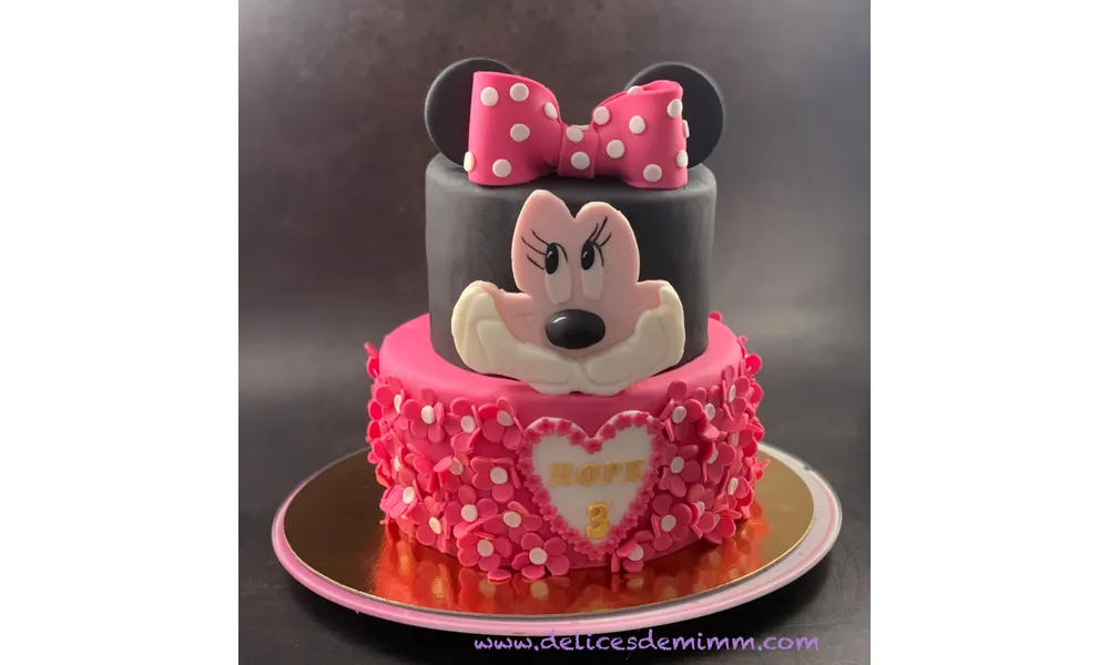 Un gâteau Minnie Mouse et recette de la ganache Kinder