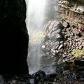 Cascade du Déroc et village de Montgros (Aubrac)