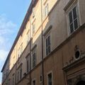 Rome, étrange et curieuse (16/45). Rione Parione VI (3) - La main-fantôme - Via di Santa Maria del Anima, 17.