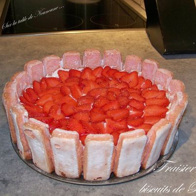 Fraisier aux biscuits de Reims