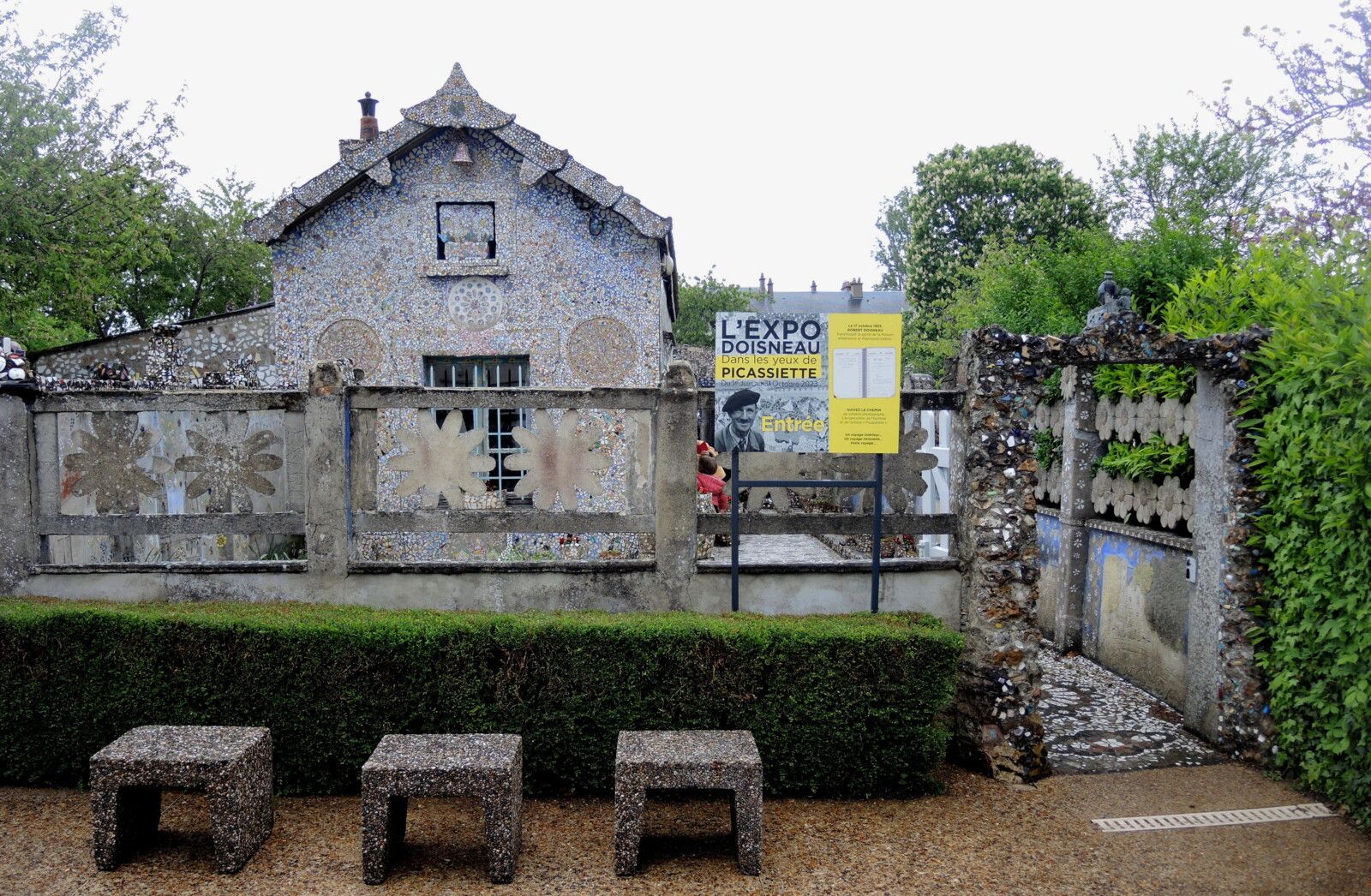 Chartres, Maison Picassiette, entrée. (28)