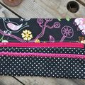 Trousse plate (noire et rose)