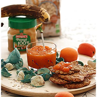 Tartines de cereales et compotée d'abricots frais! Un petit déjeuner extra!!!!