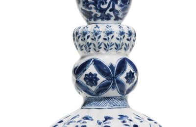 A blue and white rosewater sprinkler, Qing dynasty, Kangxi period (1662-1722)