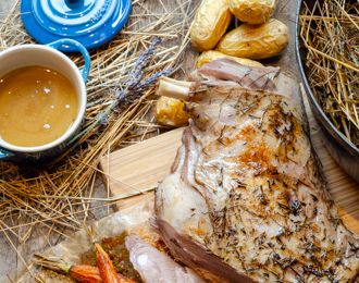 Epaule d'agneau au foin, jus à la lavande