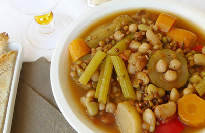 Soupe de légumes verts et légumineuses