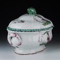 Terrine mit Présentoire und Chinoiserie-Motiven. Les Islettes, Manufaktur von François Bernard, 1785-1790