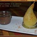 Poire pochée à la vanille, sauce au chocolat