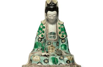A famille-verte glazed biscuit figure of Guanyin, Qing dynasty, Kangxi period (1662-1722)