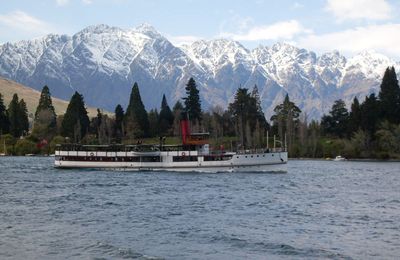 J'embarque sur un bateau vapeur pour une ballade