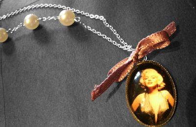 Collier "Marilyn" 12€