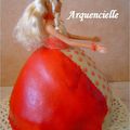 Gâteau princesse barbie rouge et blanc petits coeurs