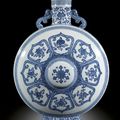 Qianlong blue and white porcelains at Sotheby's Hong Kong, 8 april 2010