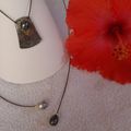 COLLIER NACRE GRAVEE 3 PERLES + OR