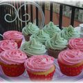 Cupcakes fraises et cupcakes pistache. 