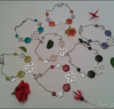 Quelques autres colliers, dans plusieurs couleurs