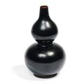 Vase double gourde en porcelaine émaillée noir. Chine, XIXe siècle