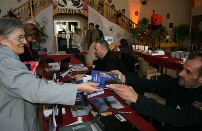 AMBIANCE SALON DU LIVRE DE MOREUIL 2012