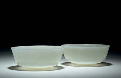 A pair of large white jade bowls, 18th-19th century 