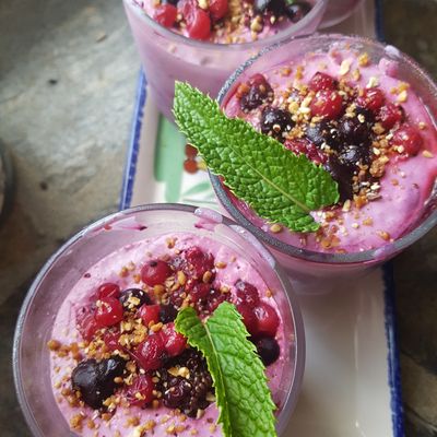 tiramisu aux fruits rouges et lait végétal aux noisettes gourmandes