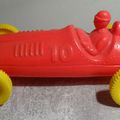 00929 VOITURE DE COURSE  TYPE FERRARI ROUGE N°10 MARQUE INCONNUE 