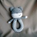 Tuto amigurumi : le nounours hochet