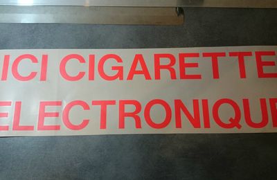 Adhésif cigarette électronique pour pubicité vitrine