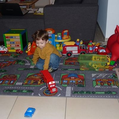 18 janvier - Mon nouveau tapis de jeu... VROUM !!