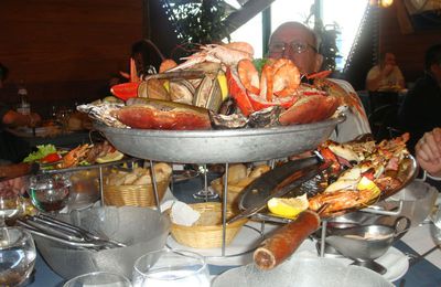 RESTAURANT DE FRUIT DE MER AVEC LA FAMILLE