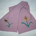 Echarpe rose en laine bouillie motif "tulipe"