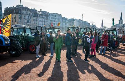 Suisse : des tracteurs envahissent Genève