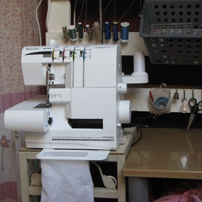 Ma nouvelle grande copine... La surjeteuse.