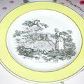 Manufacture de Creil: Assiette à aile jaune "La laitière et le Pot à lait"