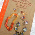 Livre colliers et boucles d'oreilles en nacre