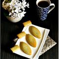 Financiers à la purée d'amandes au thé matcha et au yuzu