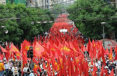 Le Parti communiste de Grèce (KKE) salue une réponse de classe à Angela Merkel, à l'Union européenne et au gouvernement