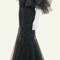 CHANEL Haute Couture, circa 1935-37. ROBE du SOIR en dentelle stylisée et tulle noir