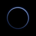 La NASA révèle un ciel bleu et de l'eau glacée sur Pluton !