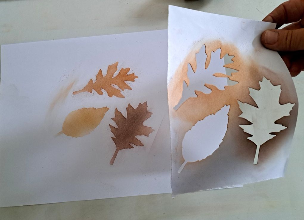 Avec les 3 petites feuilles d'arbre