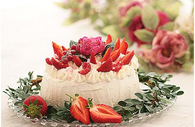 Gateau chocolat fraises, framboises et chantilly.....