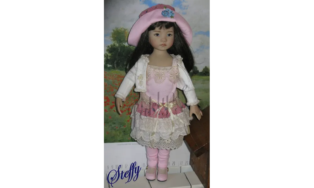 Voici Steffy par Joyce Mathews peinte et habillée